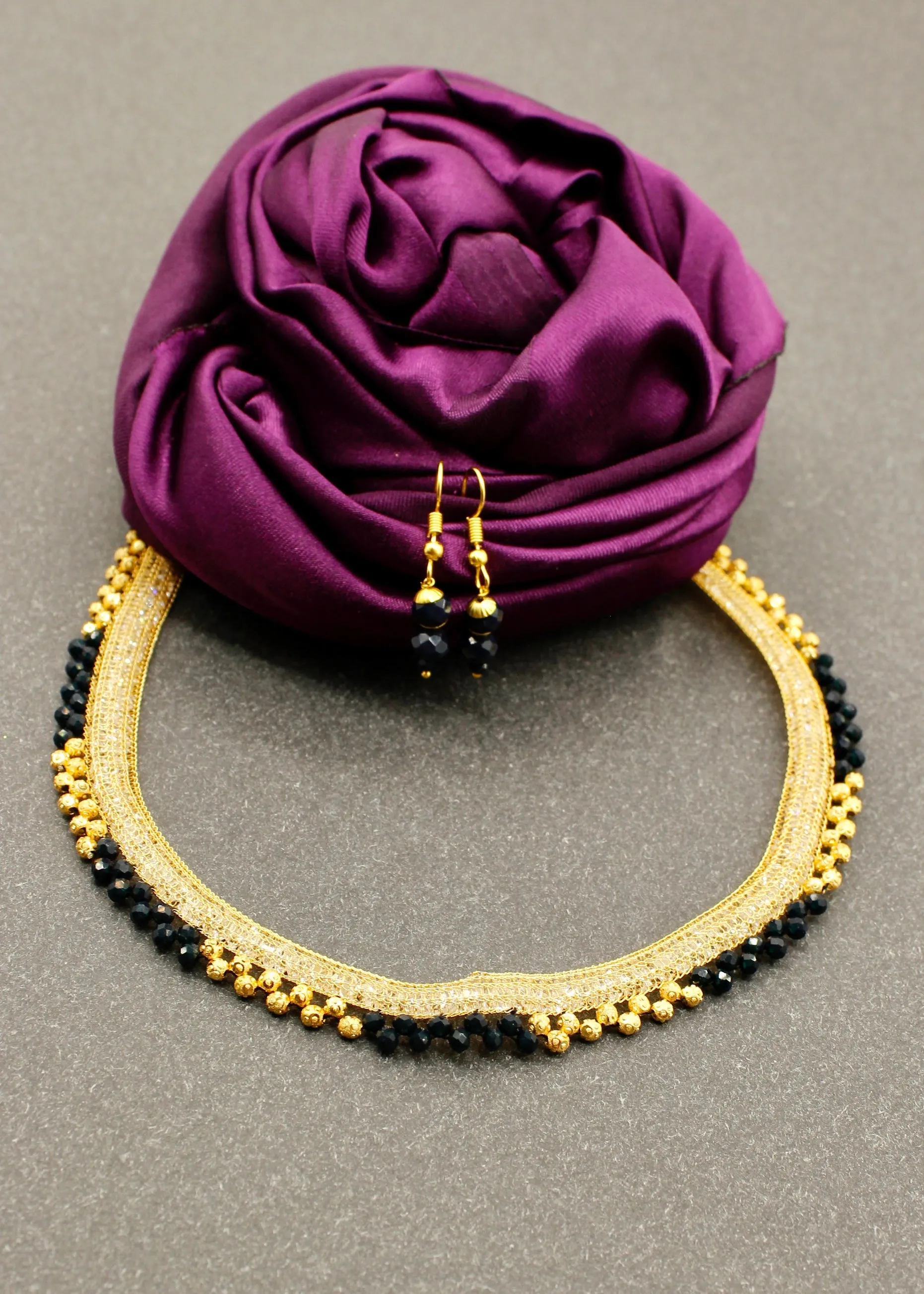 BLACK BEADS CRYSTAL NECKLACE