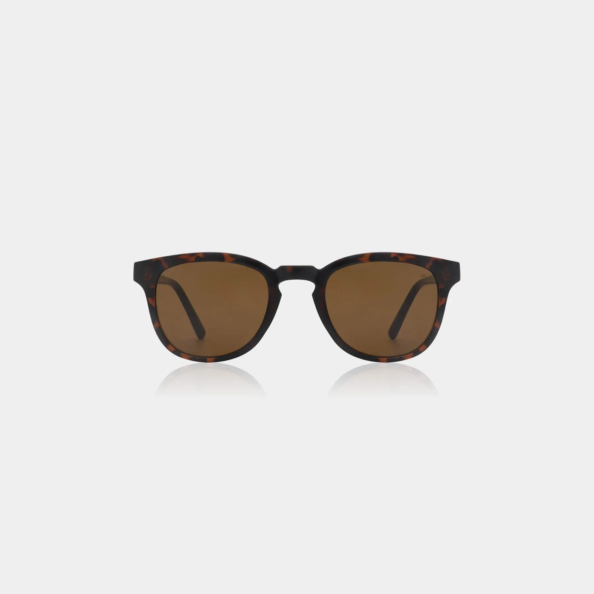 Sunglasses in Bate Demi Tortoise Brown